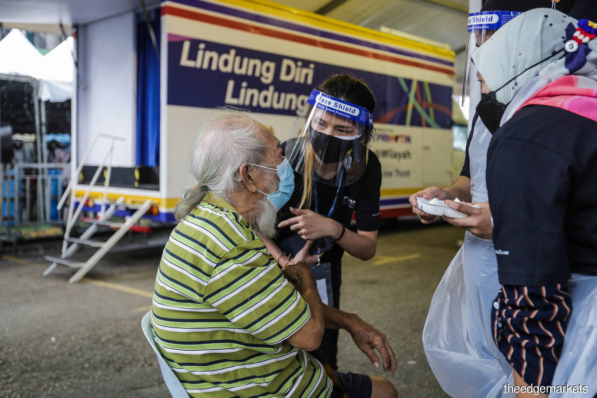 Cumulatively, 40.38 million Covid-19 vaccine doses had been delivered across the country as of yesterday (Sept 19). (Photo by Zahid Izzani Mohd Said/The Edge)